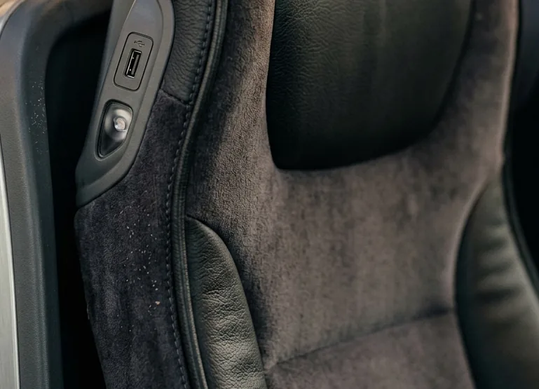 Mini Coach comfort detail — seats, USB ports and amenities
